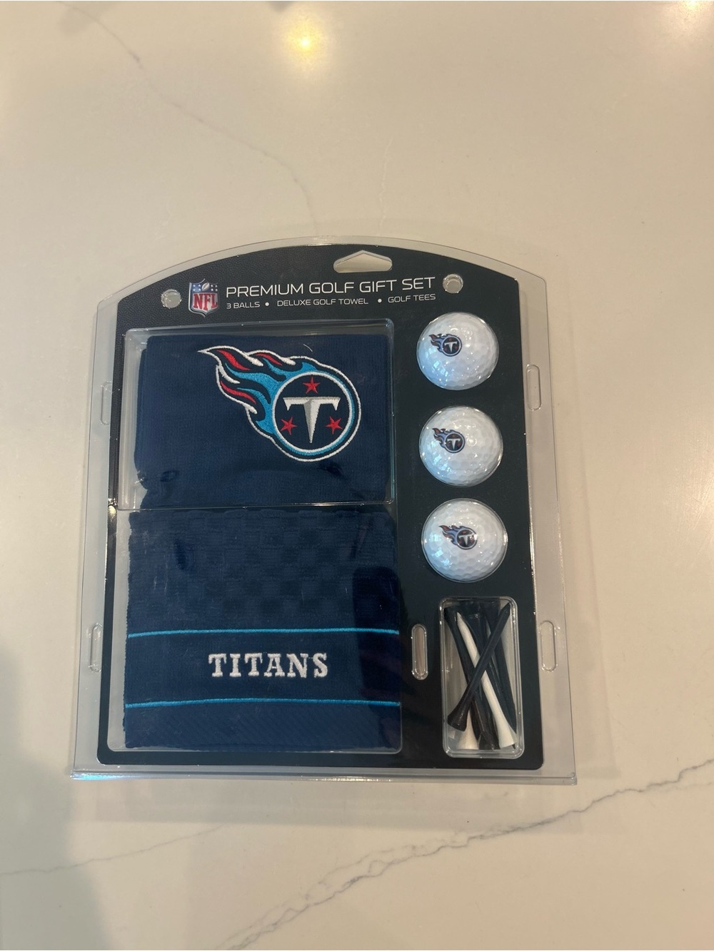 NEW Tennessee Titans Gift Set ~ 3 Golf Balls, Tees, Golf Towel never used/opened